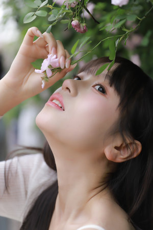 两个男孩子开车姿势