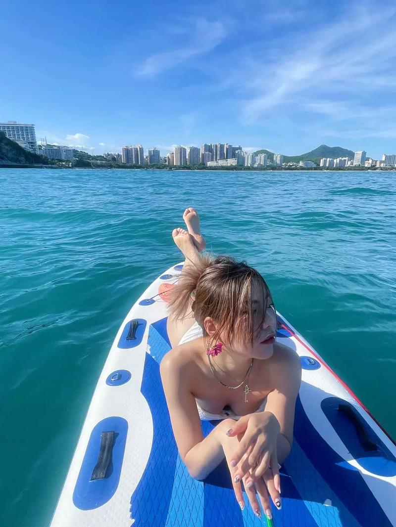 大奶子少妇与胖土豪酒店约炮